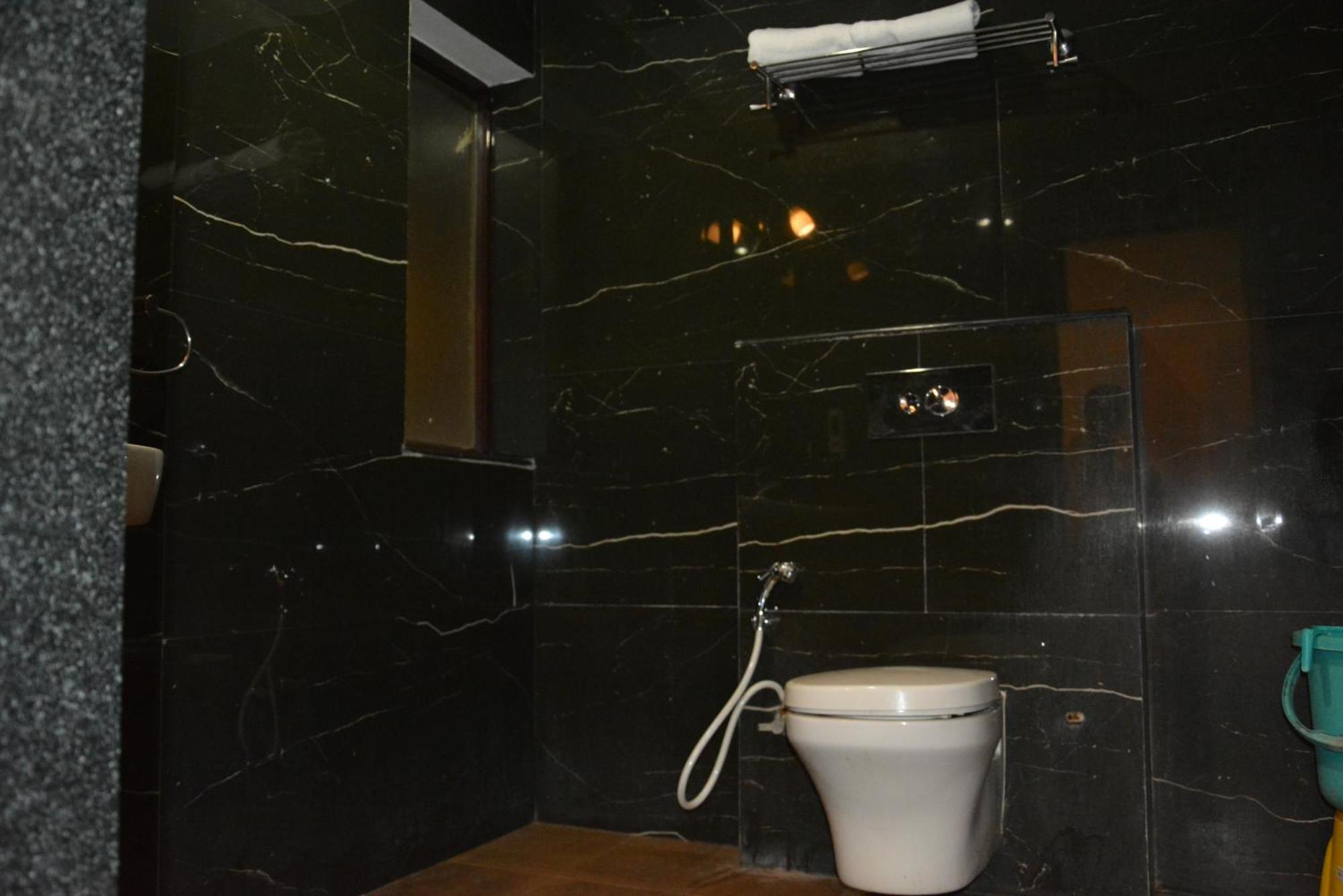 Hotel The Grand Neelam Rāipur Esterno foto