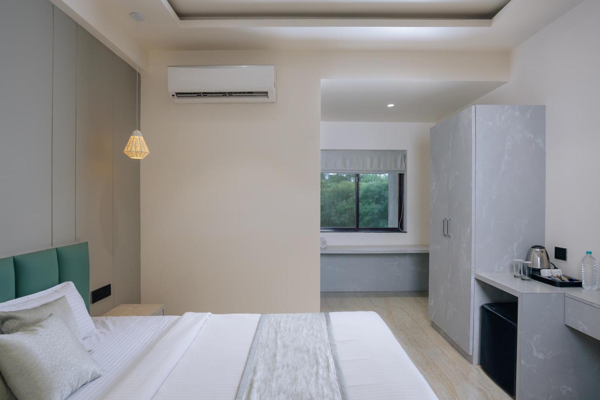 Hotel The Grand Neelam Rāipur Esterno foto