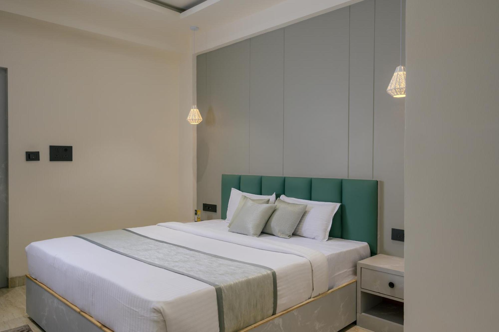 Hotel The Grand Neelam Rāipur Esterno foto