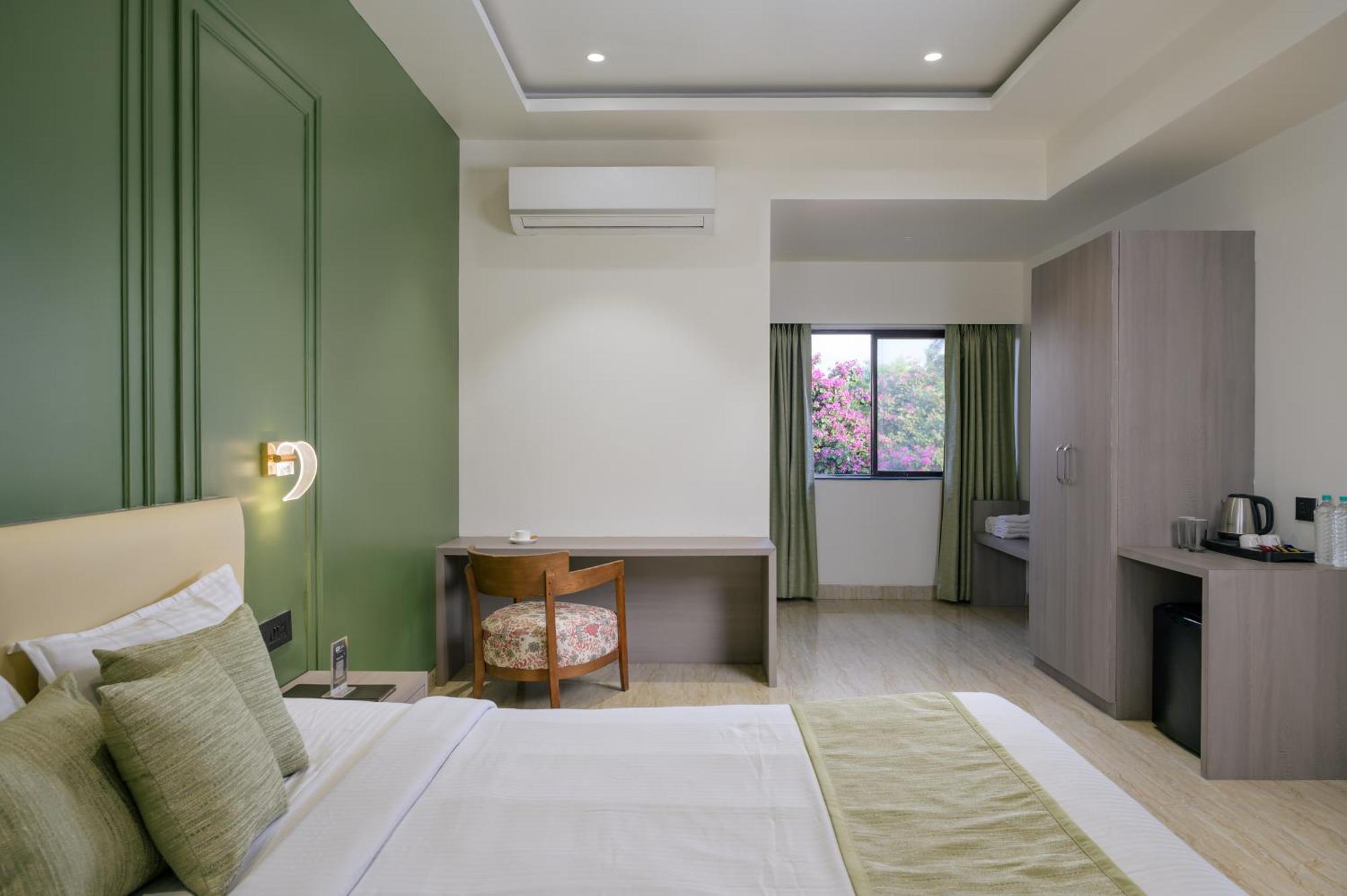 Hotel The Grand Neelam Rāipur Esterno foto